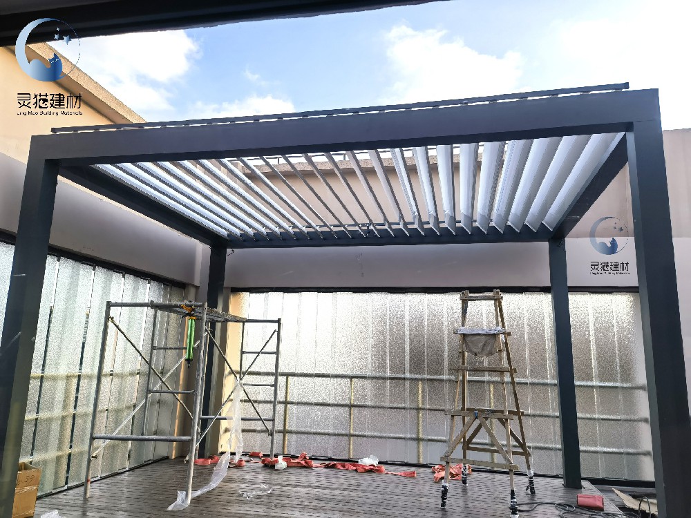 高端別墅翻轉(zhuǎn)百葉帶燈光