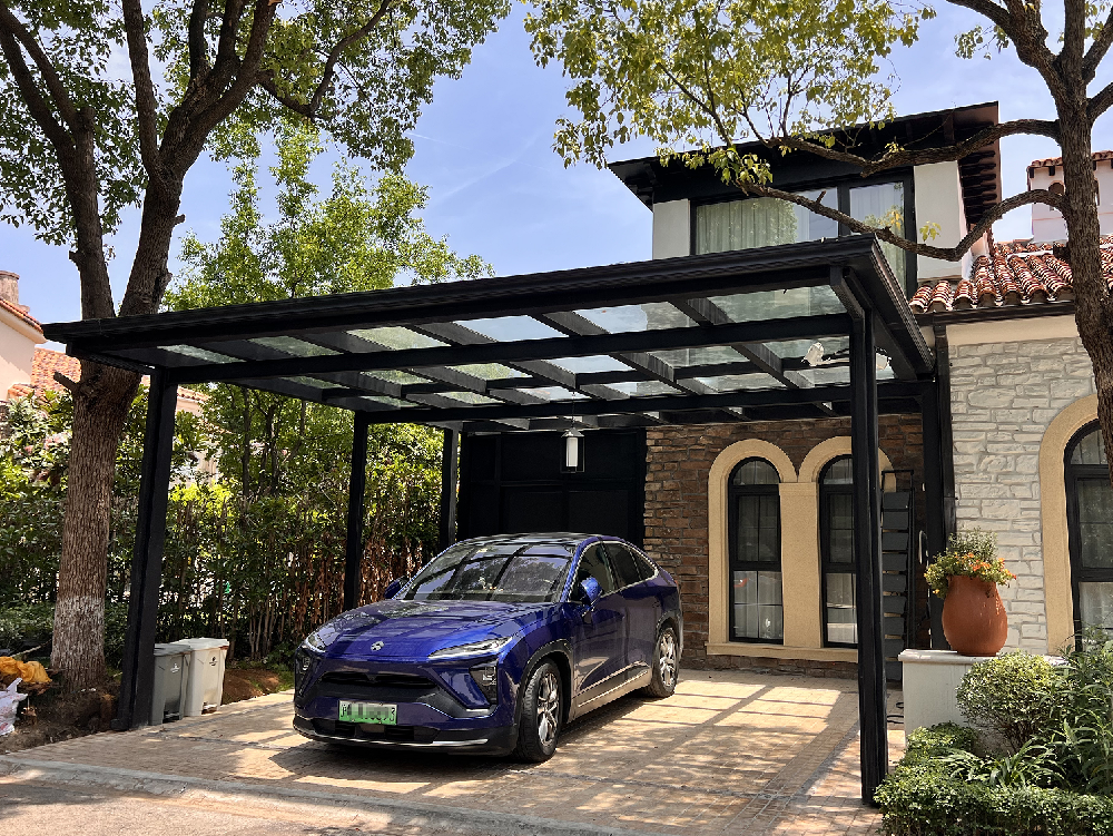 休閑陽(yáng)光房車庫(kù)